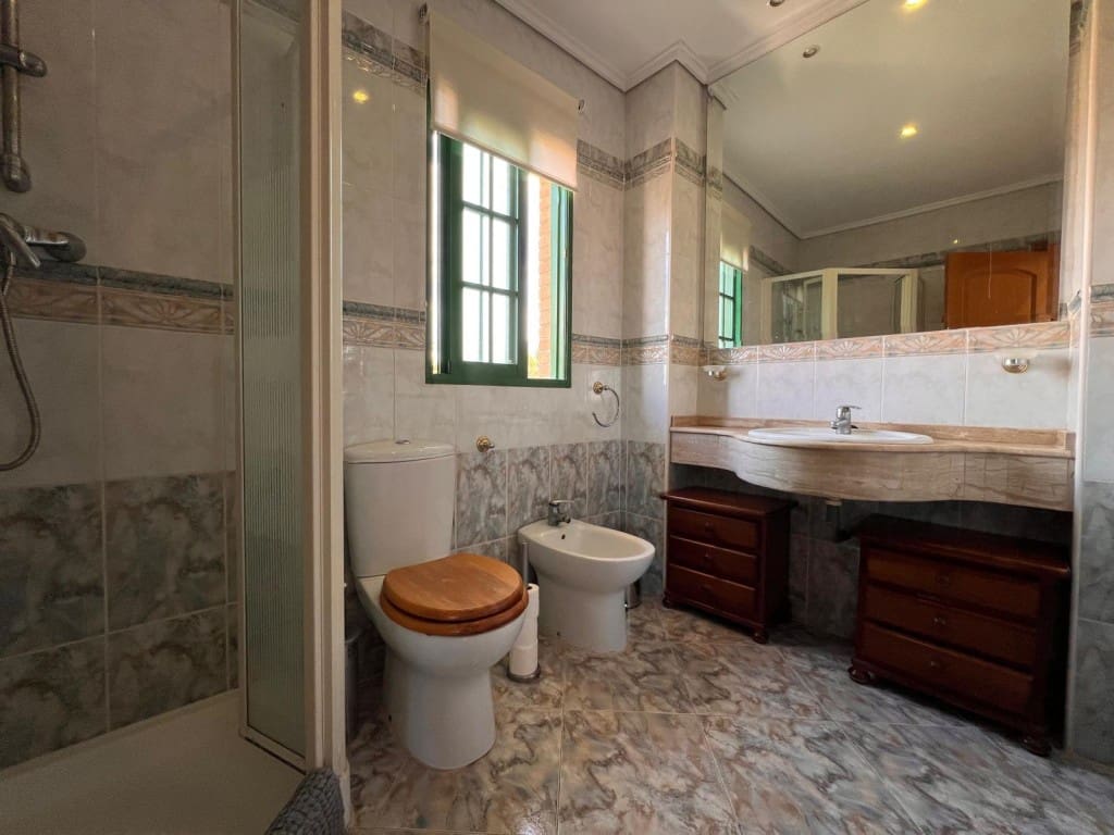 8 bedroom Villa for sale in Benidorm with pool garage - € 890,000 (Ref: 9453743)