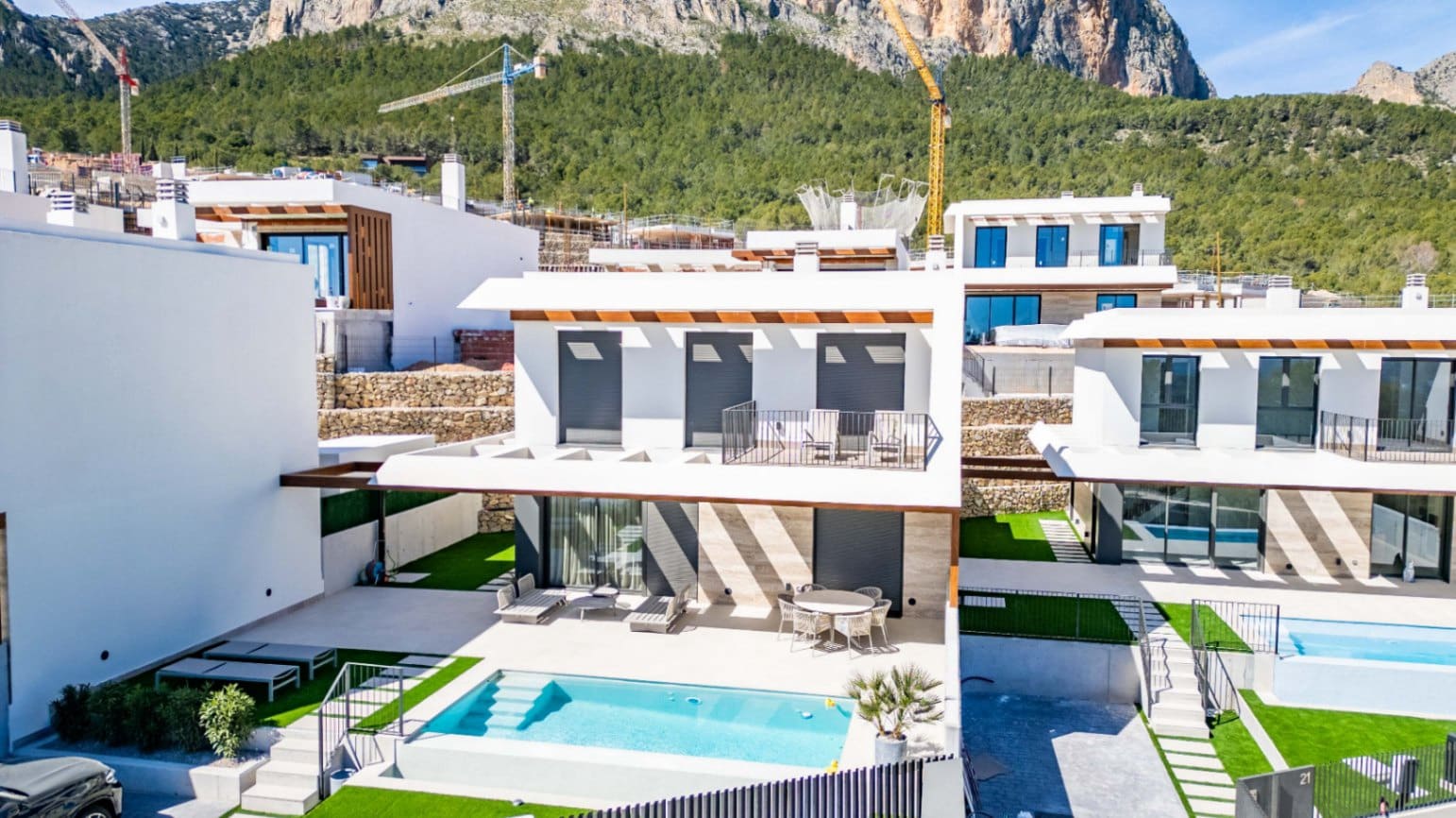 Chalet de 3 habitaciones en Polop en venta con piscina garaje - 550.000 € (Ref: 9453752)