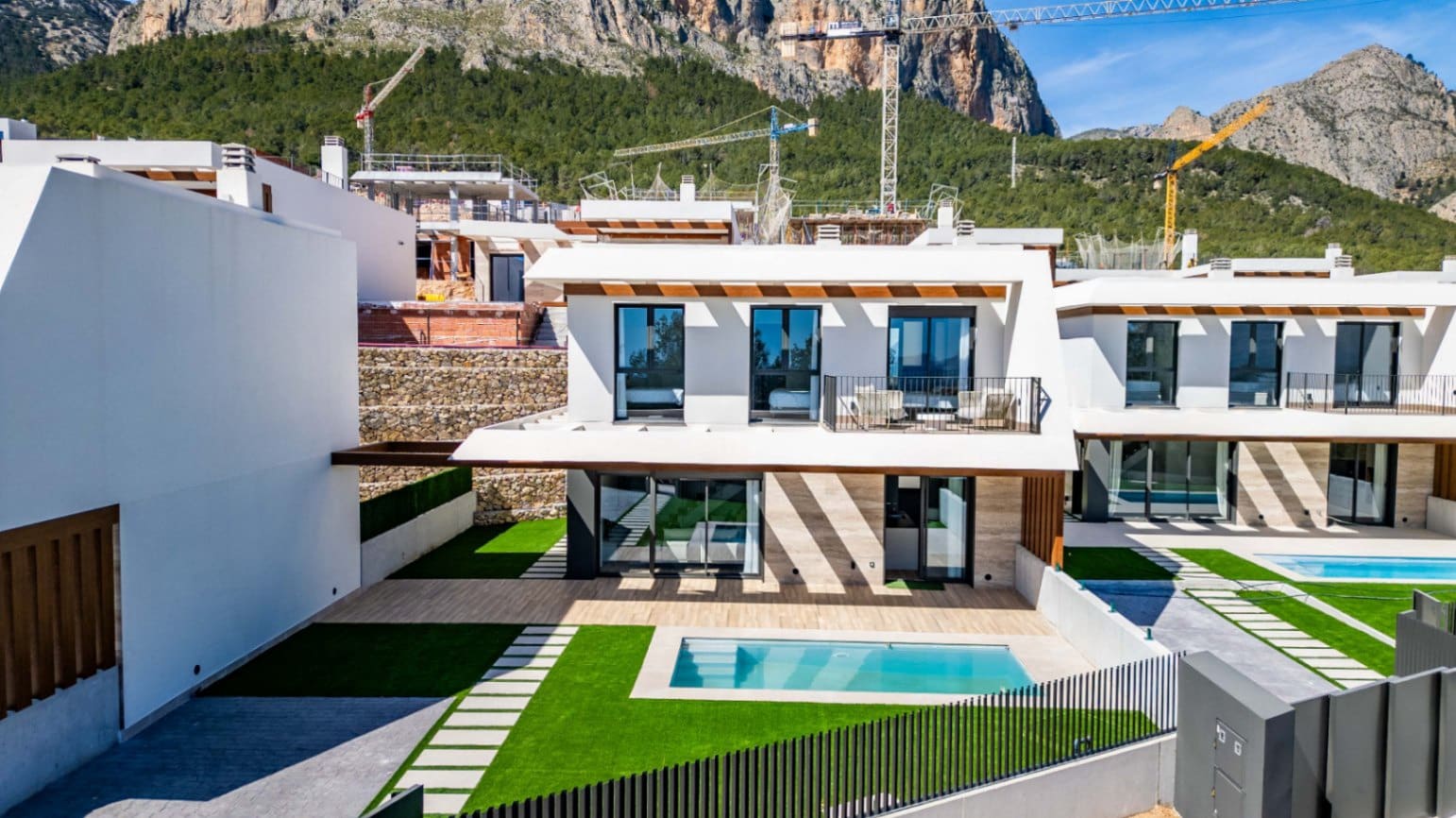 Chalet de 3 habitaciones en Polop en venta con piscina garaje - 550.000 € (Ref: 9453752)