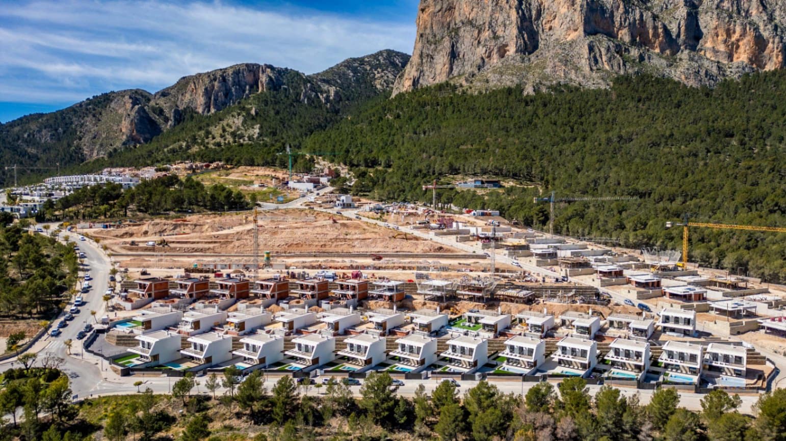 Chalet de 3 habitaciones en Polop en venta con piscina garaje - 550.000 € (Ref: 9453752)