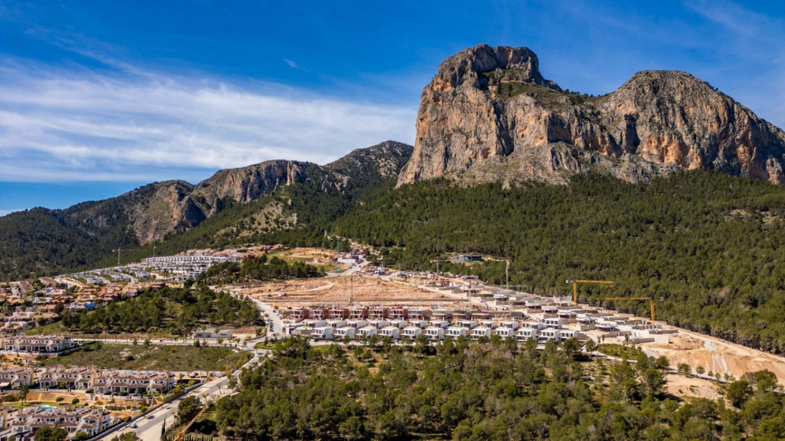 Chalet de 3 habitaciones en Polop en venta con piscina garaje - 550.000 € (Ref: 9453752)