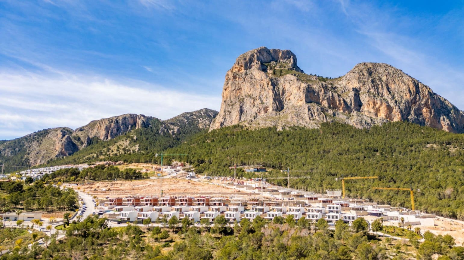 Chalet de 3 habitaciones en Polop en venta con piscina garaje - 550.000 € (Ref: 9453752)