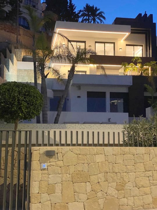 4 bedroom Apartment for sale in Benidorm with pool garage - € 1,650,000 (Ref: 9453763)