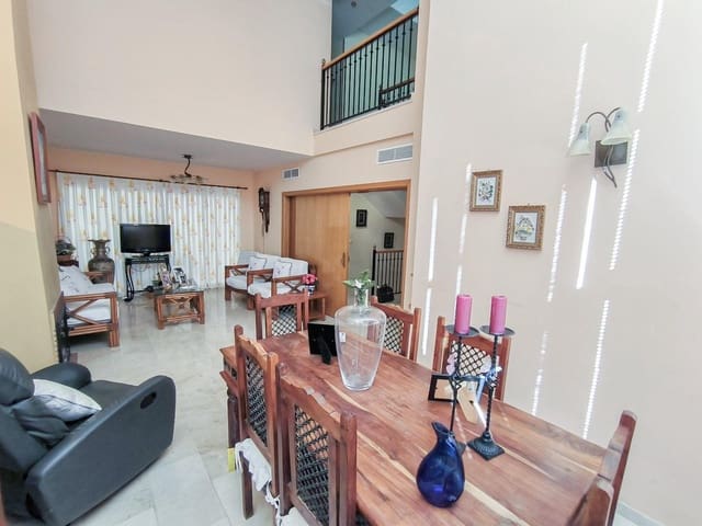 5 sypialnia Willa na sprzedaż w La Nucia z basenem garażem - 550 000 € (Ref: 9453768)