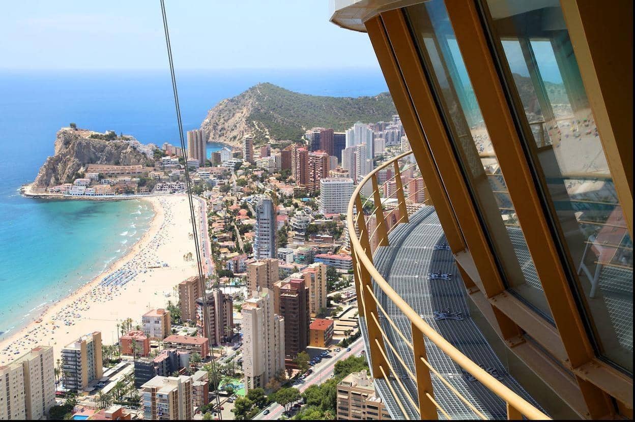 3 bedroom Apartment for sale in Benidorm with pool garage - € 1,785,000 (Ref: 9453775)