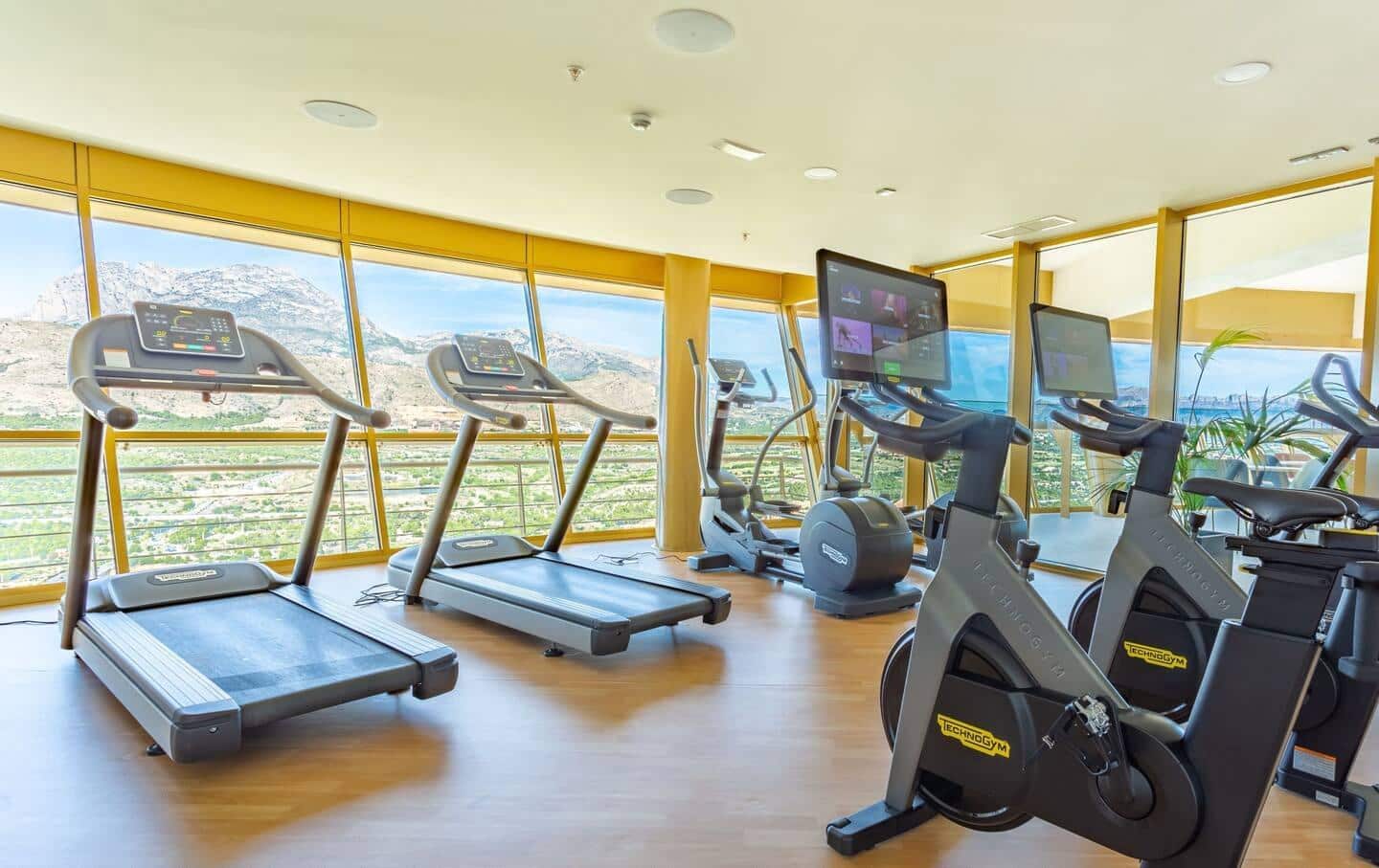 3 bedroom Apartment for sale in Benidorm with pool garage - € 1,785,000 (Ref: 9453775)