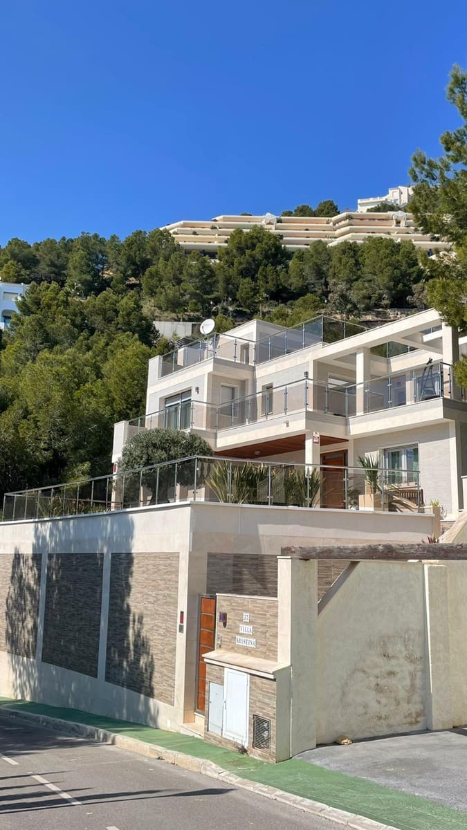 5 bedroom Villa for sale in Altea with pool garage - € 1,350,000 (Ref: 9453791)