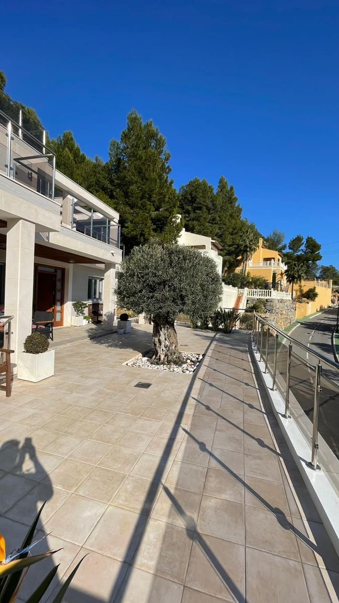 5 bedroom Villa for sale in Altea with pool garage - € 1,350,000 (Ref: 9453791)