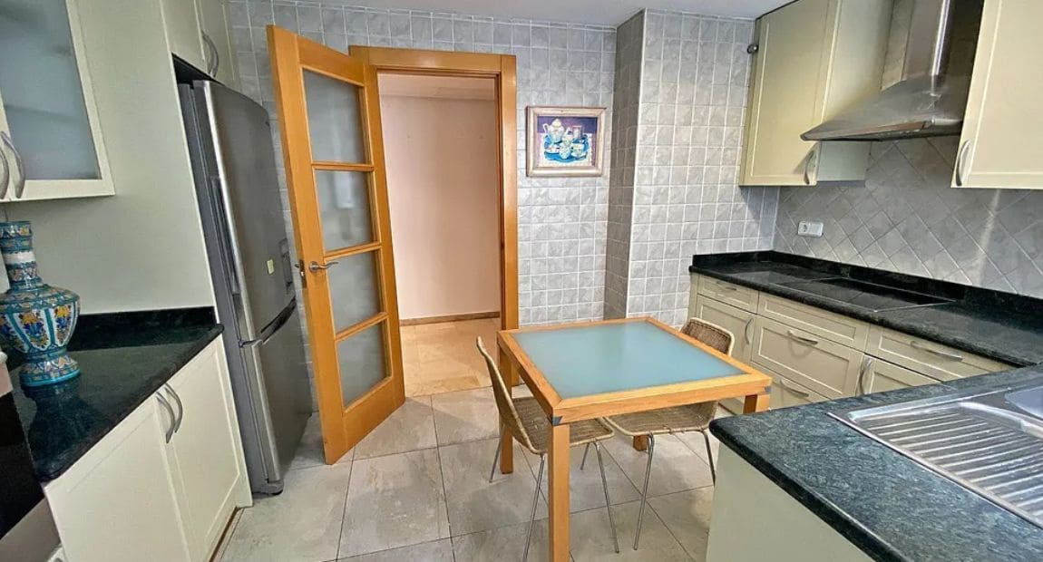 4 soverom Leilighet til salgs i Alicante by med svømmebasseng garasje - € 450 000 (Ref: 9453797)