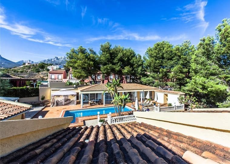 6 bedroom Villa for sale in La Nucia with pool garage - € 720,000 (Ref: 9453802)