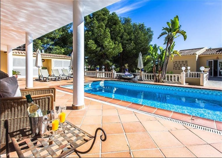 6 bedroom Villa for sale in La Nucia with pool garage - € 720,000 (Ref: 9453802)