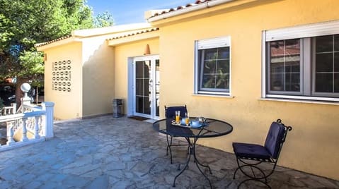 6 bedroom Villa for sale in La Nucia with pool garage - € 720,000 (Ref: 9453802)