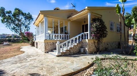 6 bedroom Villa for sale in La Nucia with pool garage - € 720,000 (Ref: 9453802)