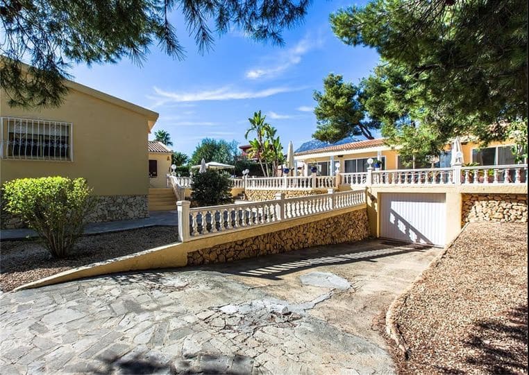 6 bedroom Villa for sale in La Nucia with pool garage - € 720,000 (Ref: 9453802)