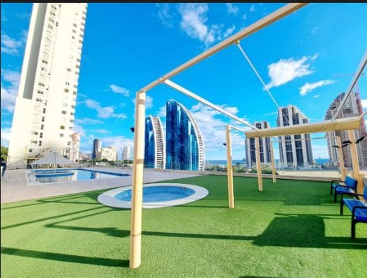 1 soverom Penthouse til salgs i Benidorm med svømmebasseng - € 280 000 (Ref: 9453804)