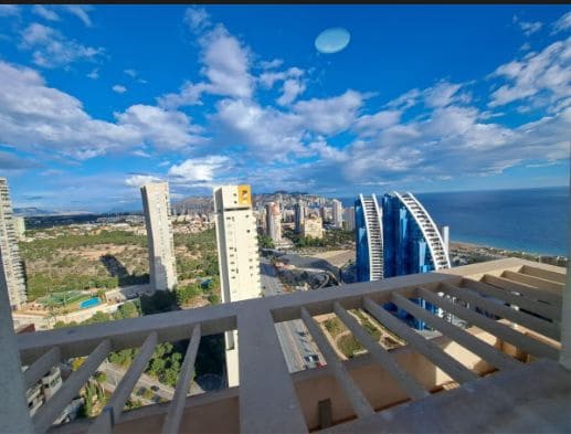 1 soverom Penthouse til salgs i Benidorm med svømmebasseng - € 280 000 (Ref: 9453804)