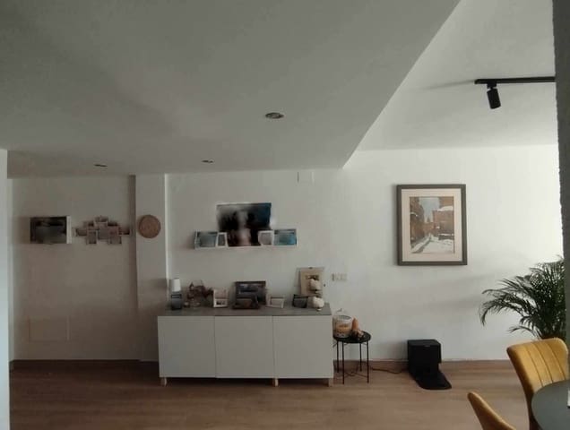 3 bedroom Apartment for sale in Benidorm with garage - € 295,000 (Ref: 9453806)