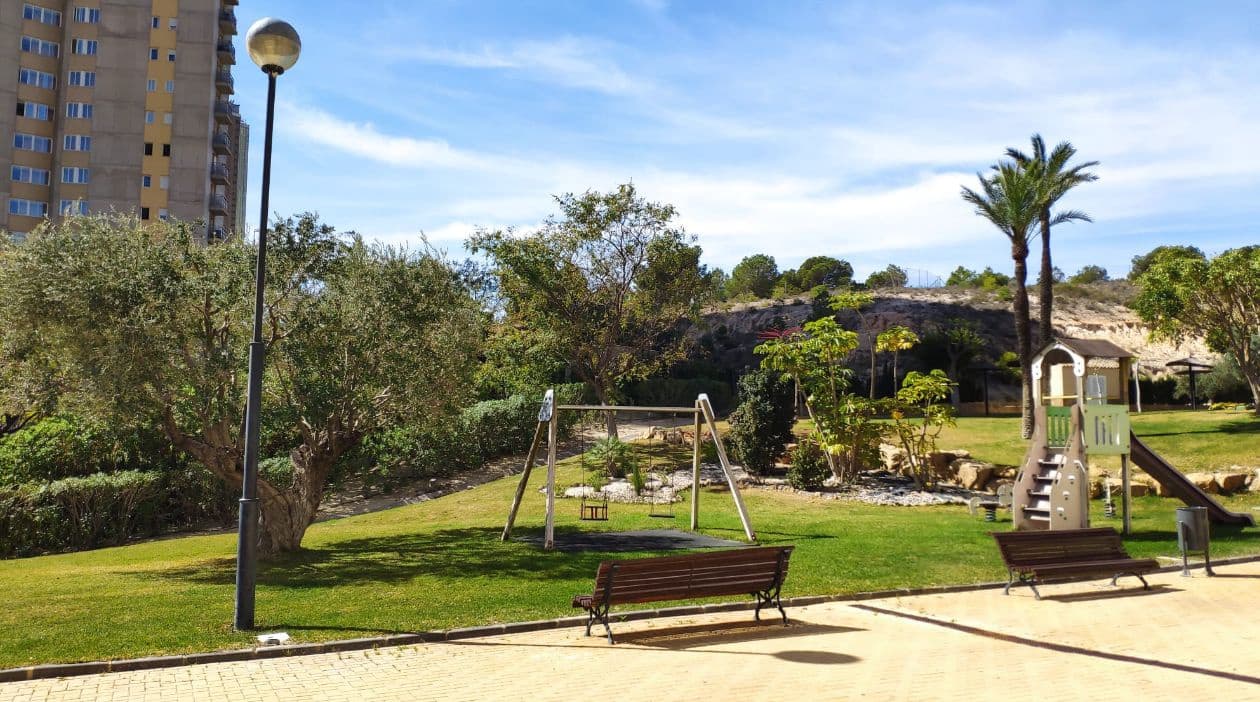 2 soverom Leilighet til salgs i Benidorm med svømmebasseng garasje - € 278 100 (Ref: 9453811)