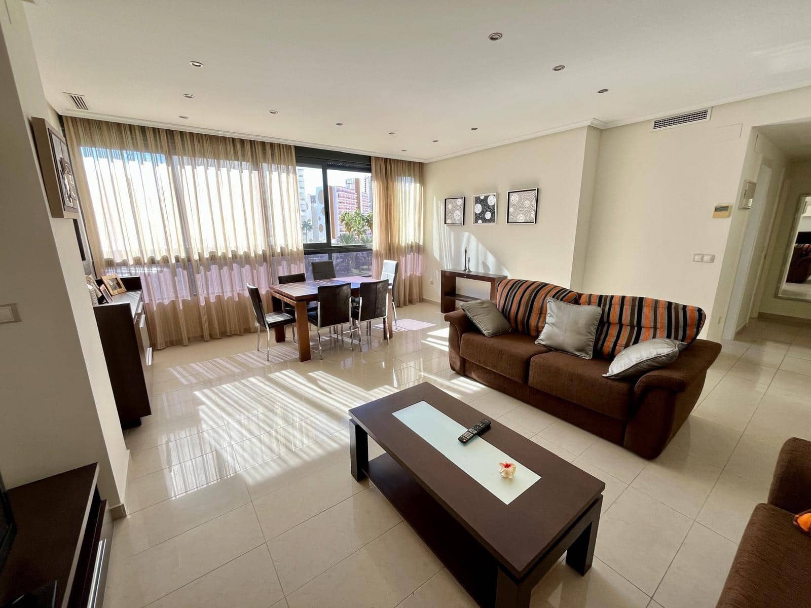 Apartamento de 2 habitaciones en Benidorm en venta con piscina garaje - 450.000 € (Ref: 9453816)