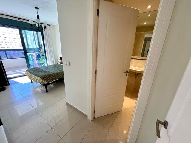 Apartamento de 2 habitaciones en Rincón de Loix, Benidorm en venta con piscina garaje - 450.000 € (Ref: 9453816)