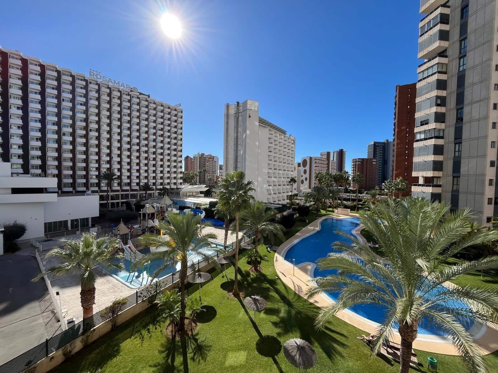 Apartamento de 2 habitaciones en Benidorm en venta con piscina garaje - 450.000 € (Ref: 9453816)