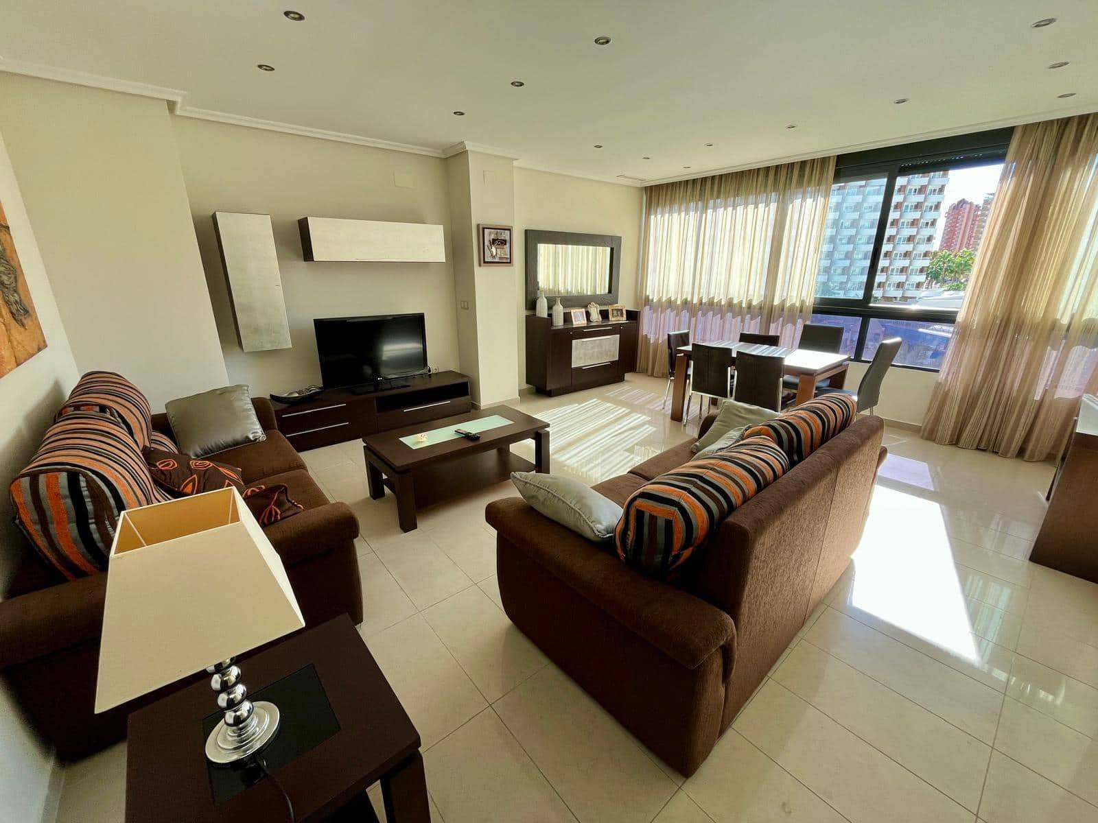 Apartamento de 2 habitaciones en Benidorm en venta con piscina garaje - 450.000 € (Ref: 9453816)