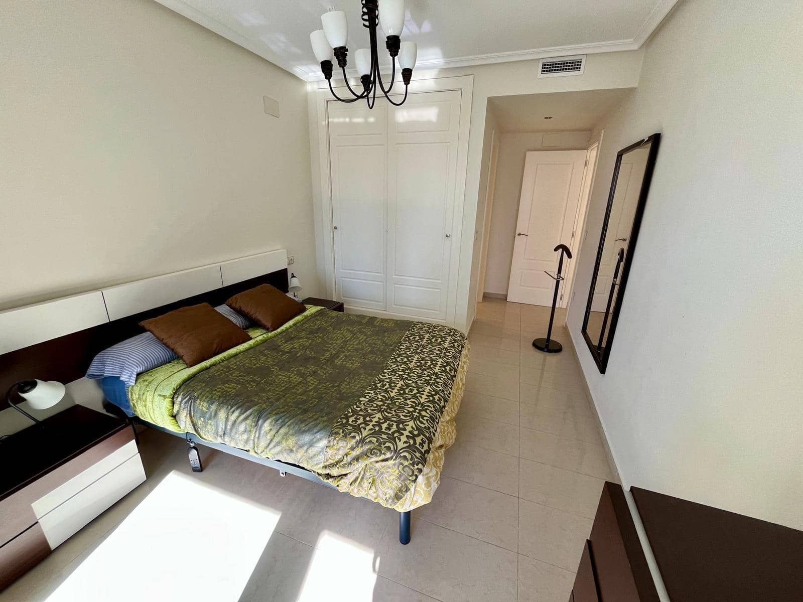 Apartamento de 2 habitaciones en Benidorm en venta con piscina garaje - 450.000 € (Ref: 9453816)