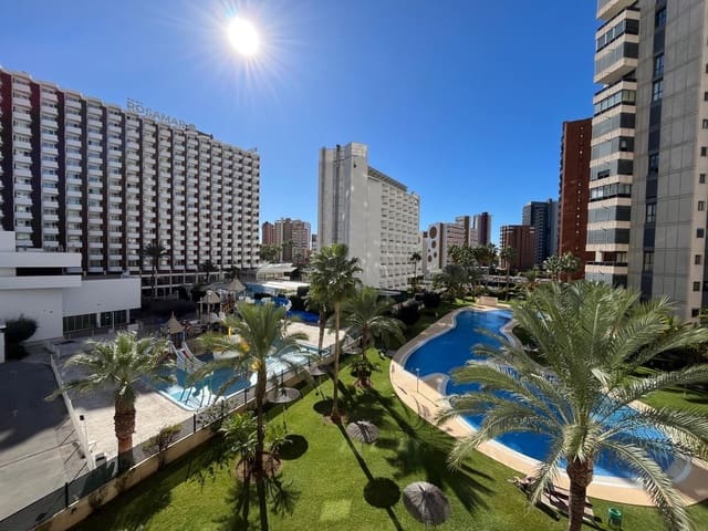Apartamento de 2 habitaciones en Rincón de Loix, Benidorm en venta con piscina garaje - 450.000 € (Ref: 9453816)