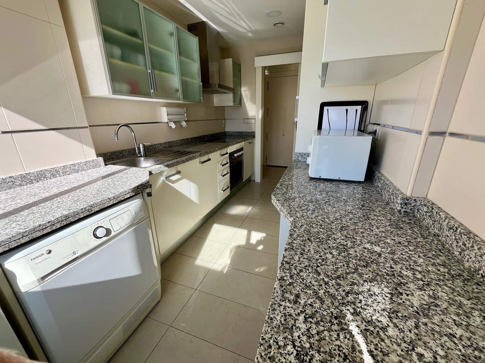 Apartamento de 2 habitaciones en Benidorm en venta con piscina garaje - 450.000 € (Ref: 9453816)