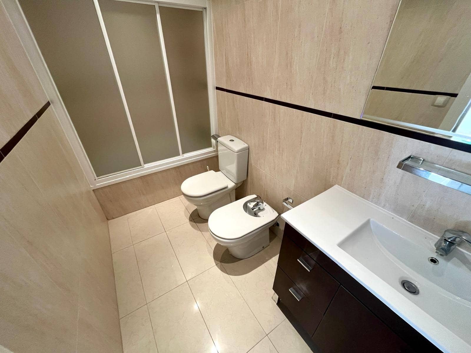 Apartamento de 2 habitaciones en Benidorm en venta con piscina garaje - 450.000 € (Ref: 9453816)