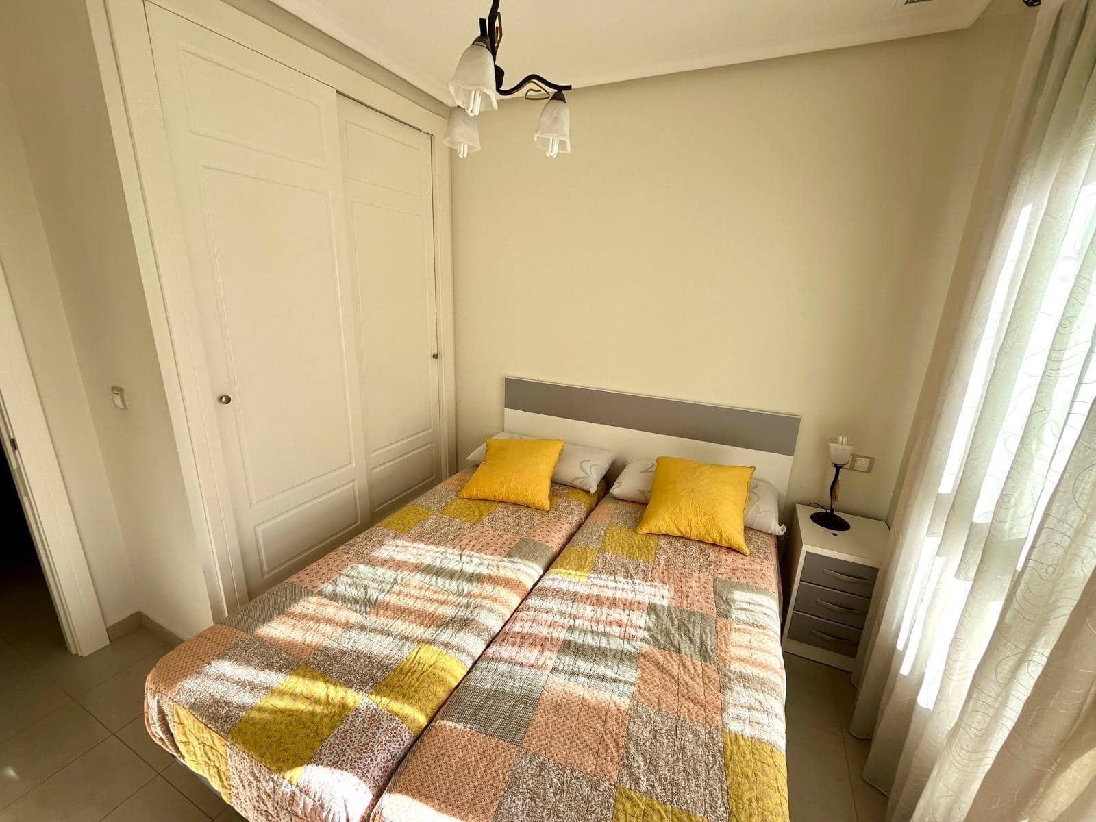 Apartamento de 2 habitaciones en Benidorm en venta con piscina garaje - 450.000 € (Ref: 9453816)