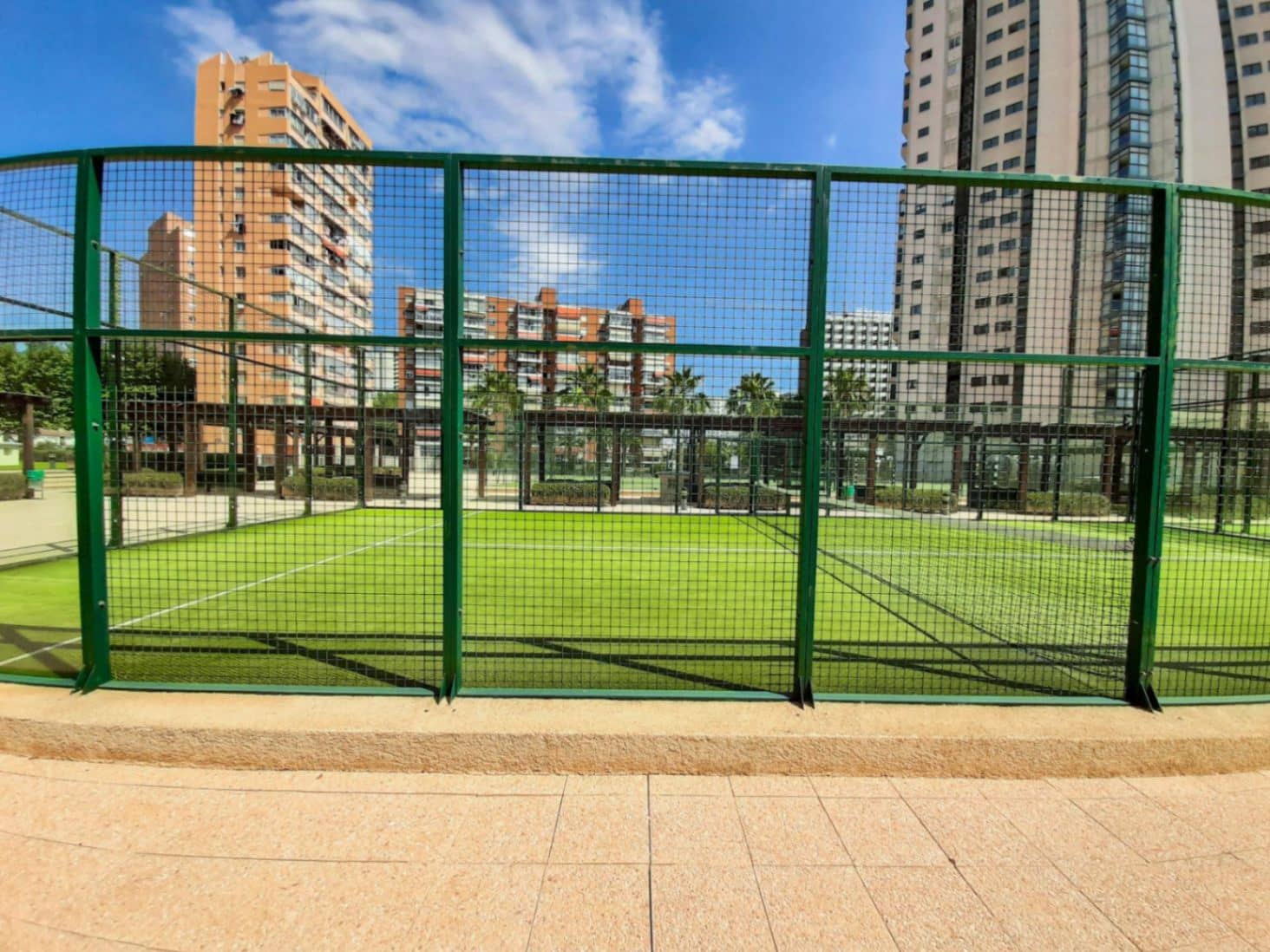 Apartamento de 2 habitaciones en Benidorm en venta con piscina garaje - 450.000 € (Ref: 9453816)