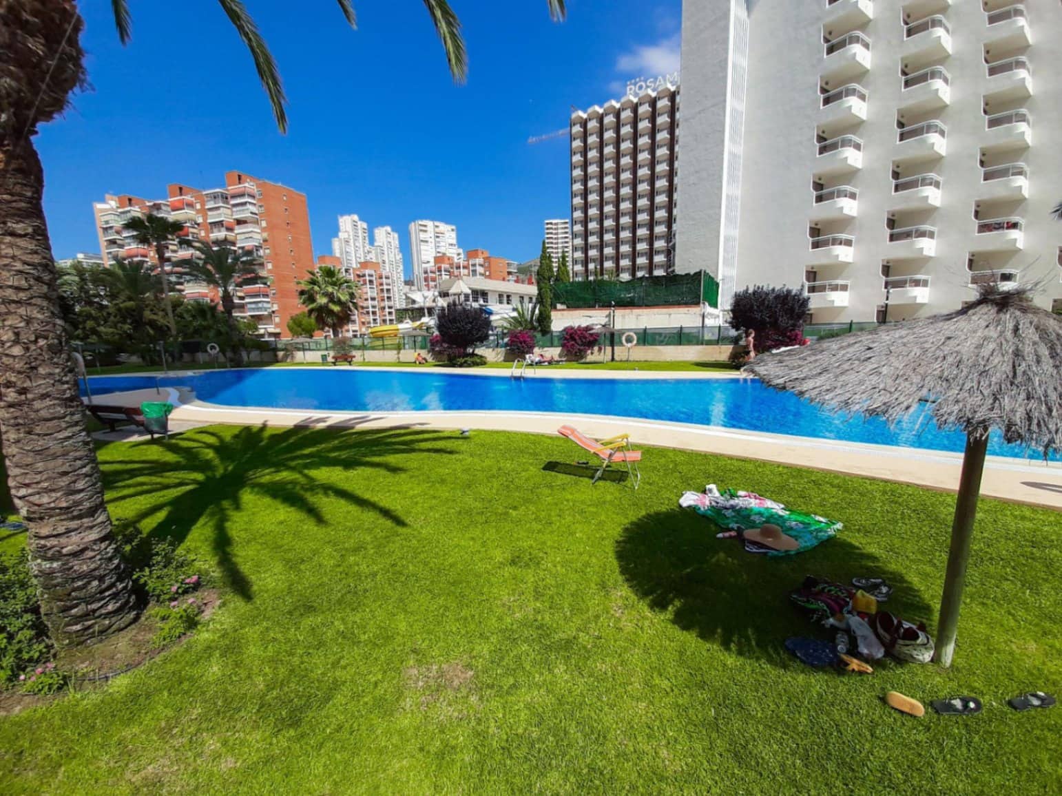Apartamento de 2 habitaciones en Benidorm en venta con piscina garaje - 450.000 € (Ref: 9453816)