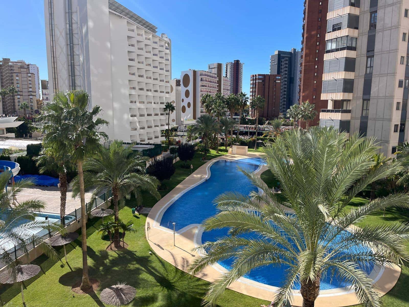 Apartamento de 2 habitaciones en Benidorm en venta con piscina garaje - 450.000 € (Ref: 9453816)