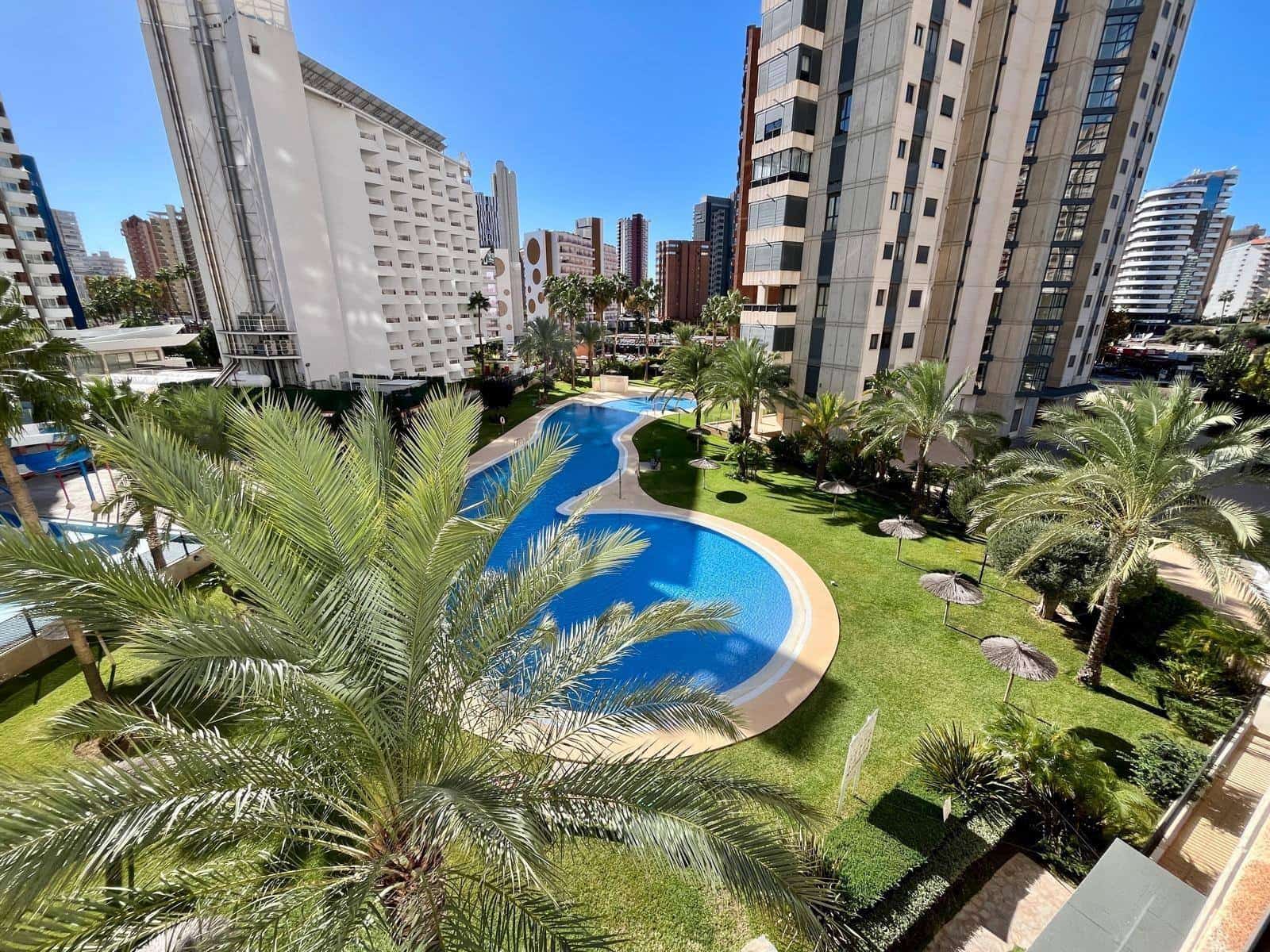 Apartamento de 2 habitaciones en Benidorm en venta con piscina garaje - 450.000 € (Ref: 9453816)