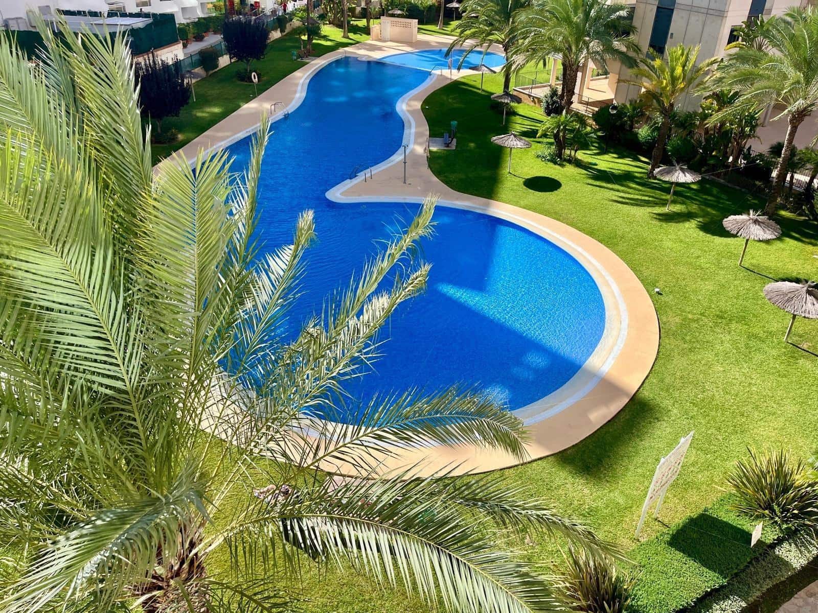 Apartamento de 2 habitaciones en Benidorm en venta con piscina garaje - 450.000 € (Ref: 9453816)