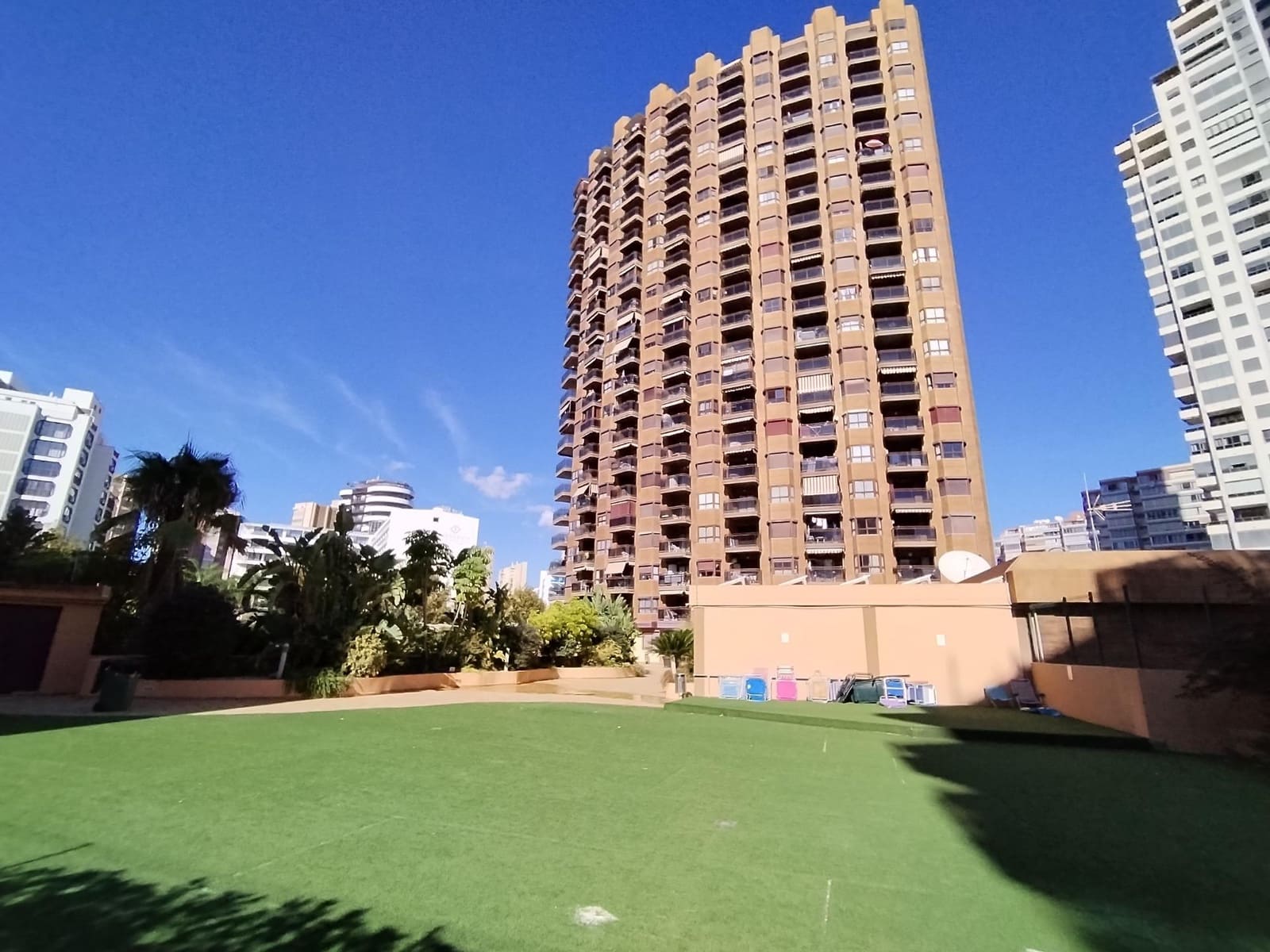 1 Zimmer Apartment zu verkaufen in Benidorm mit Pool - 179.000 € (Ref: 9453817)