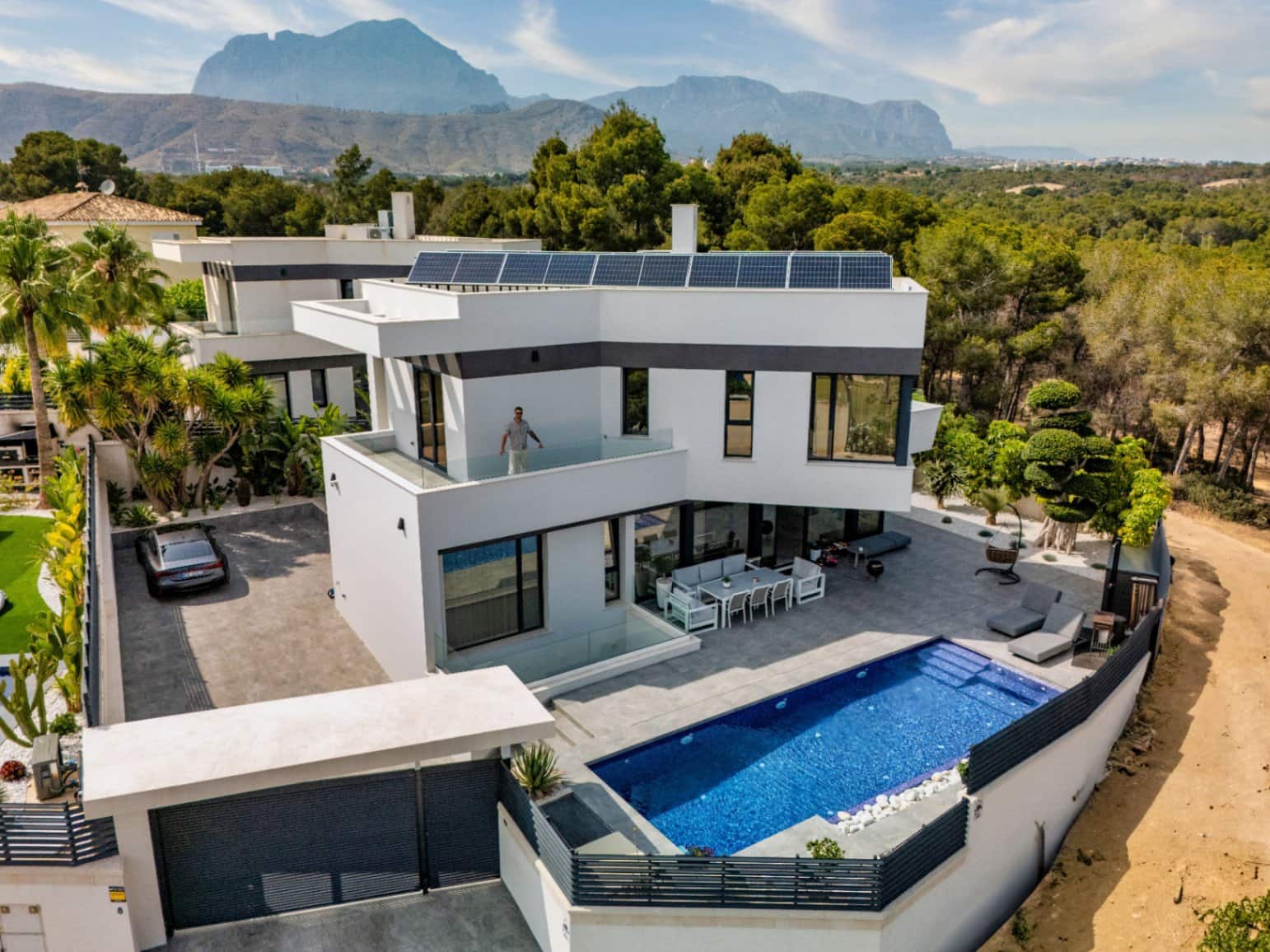 4 sypialnia Willa na sprzedaż w Benidorm z basenem garażem - 2 500 000 € (Ref: 9453825)