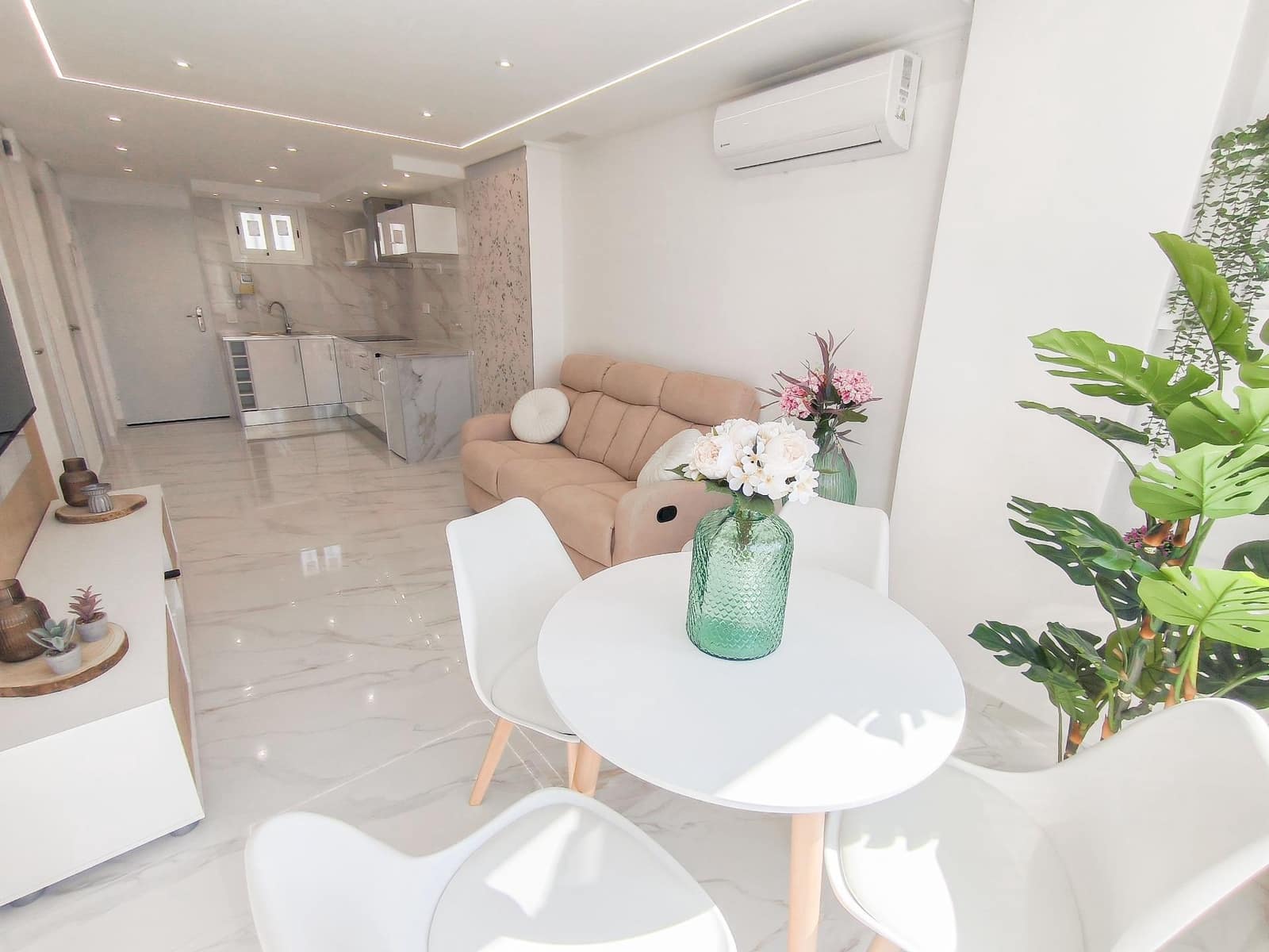 2 bedroom Apartment for sale in Benidorm - € 235,000 (Ref: 9453900)