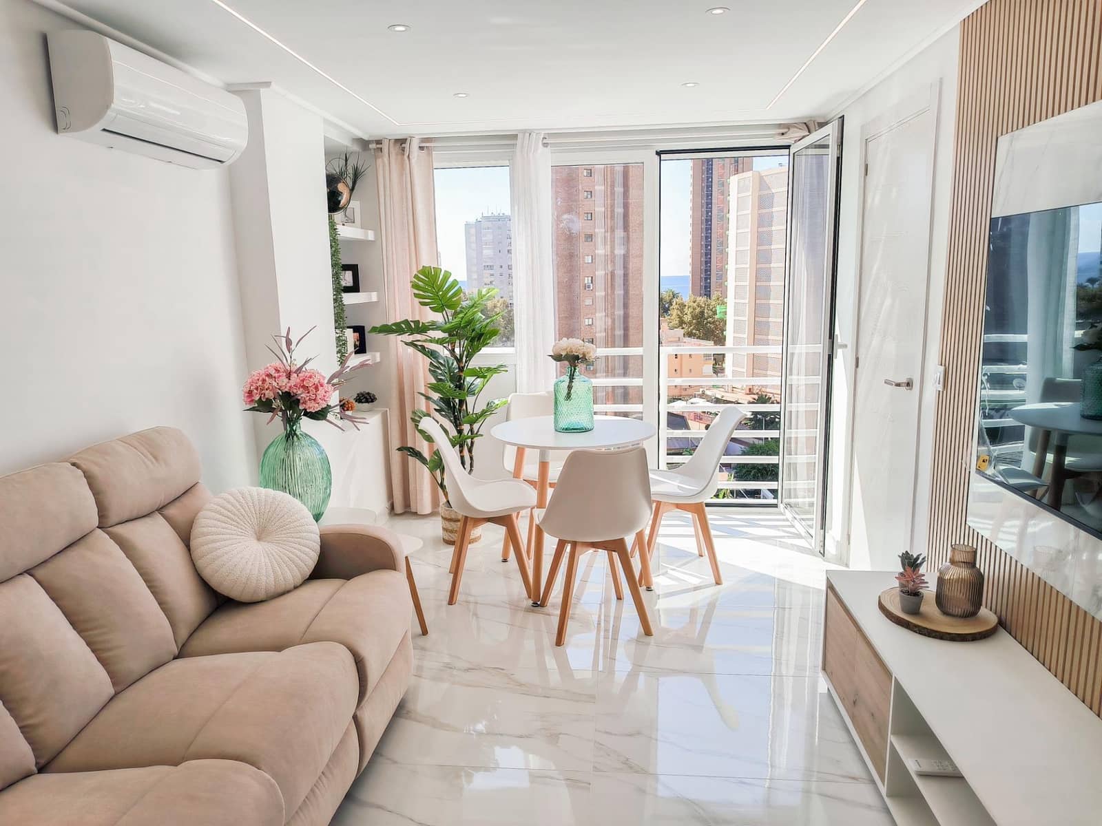 2 bedroom Apartment for sale in Benidorm - € 235,000 (Ref: 9453900)