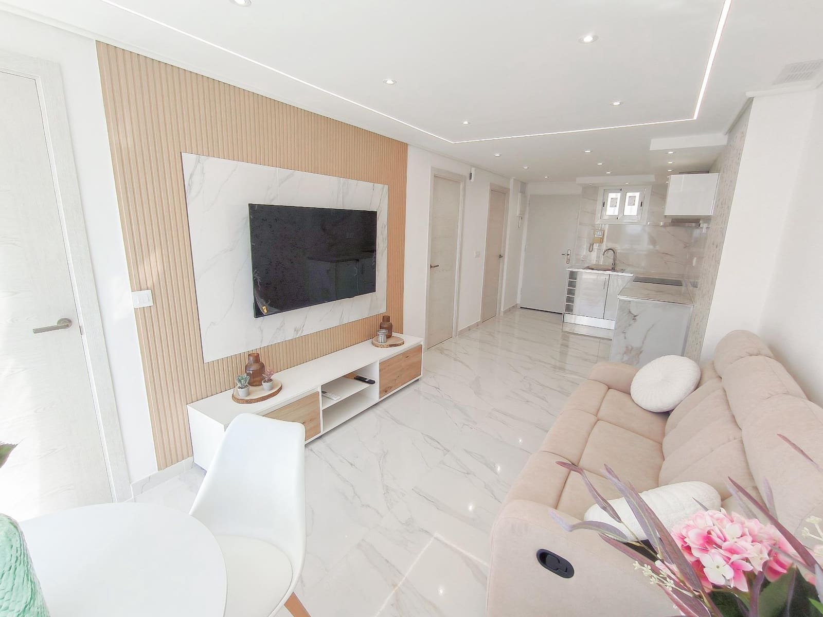 2 bedroom Apartment for sale in Benidorm - € 235,000 (Ref: 9453900)