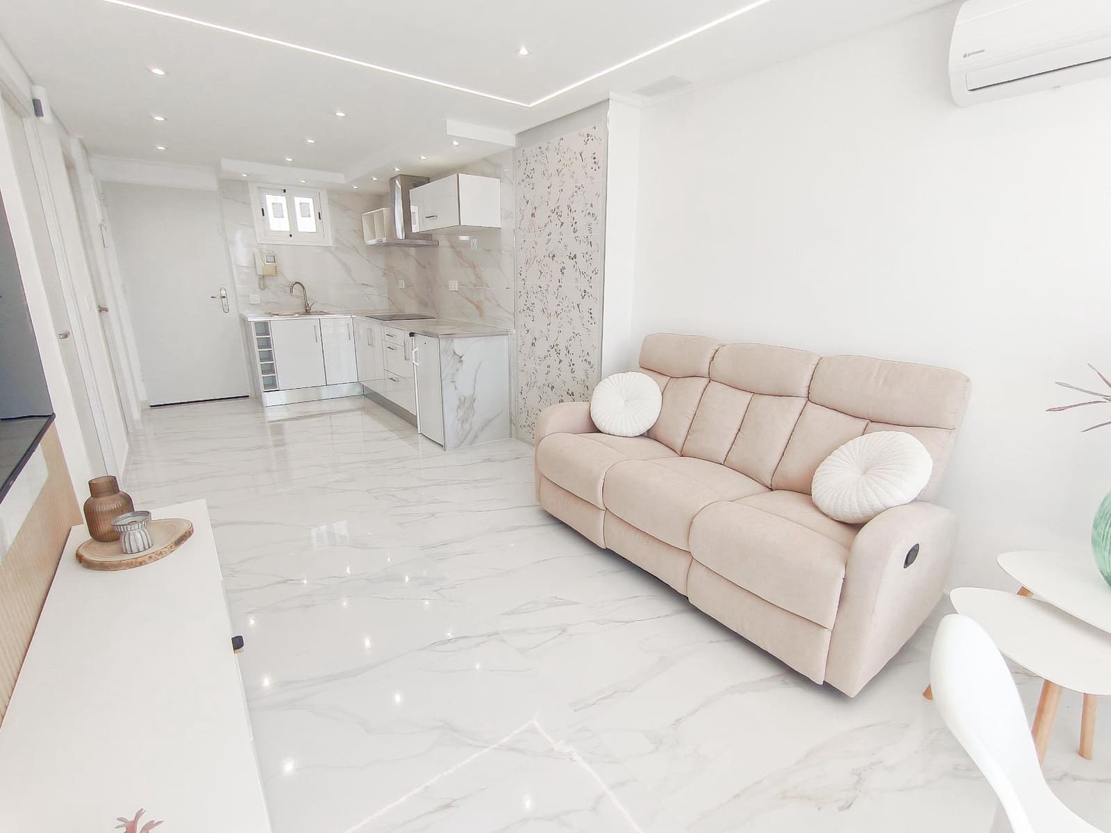 2 bedroom Apartment for sale in Benidorm - € 235,000 (Ref: 9453900)