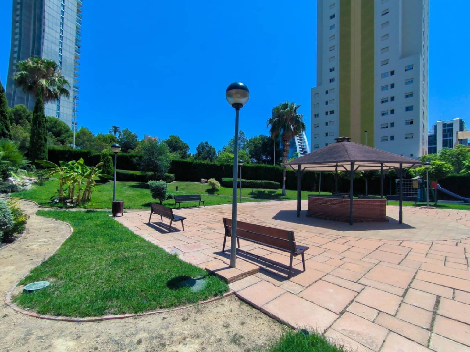 2 bedroom Apartment for sale in Benidorm with pool garage - € 350,000 (Ref: 9453902)