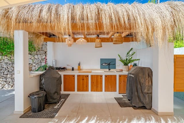 4 soveværelse Villa til salg i Benissa med swimmingpool garage - € 1.950.000 (Ref: 9453911)