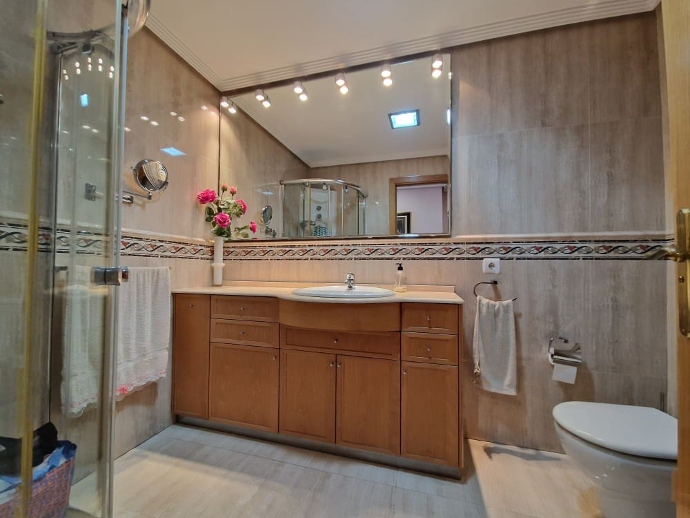 4 soverom Leilighet til salgs i Benidorm med svømmebasseng garasje - € 685 000 (Ref: 9453913)