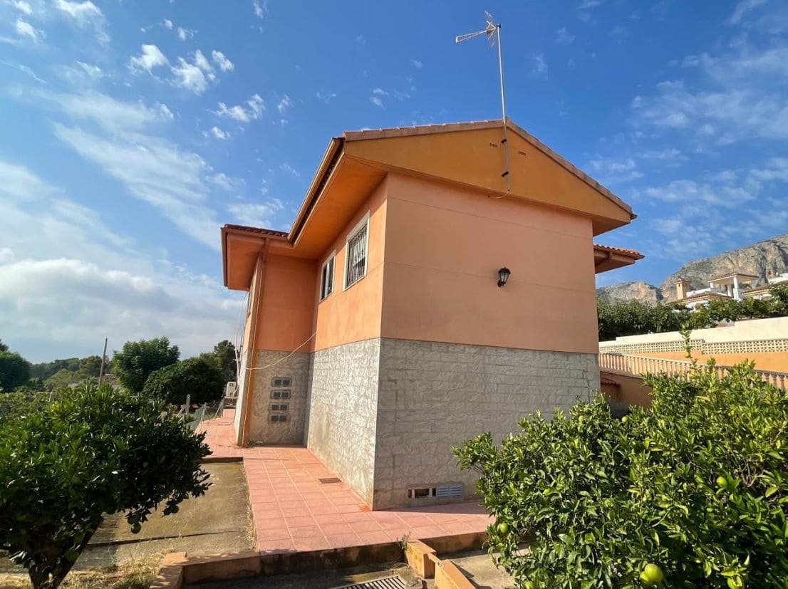 5 bedroom Apartment for sale in Polop with pool garage - € 636,500 (Ref: 9453924)