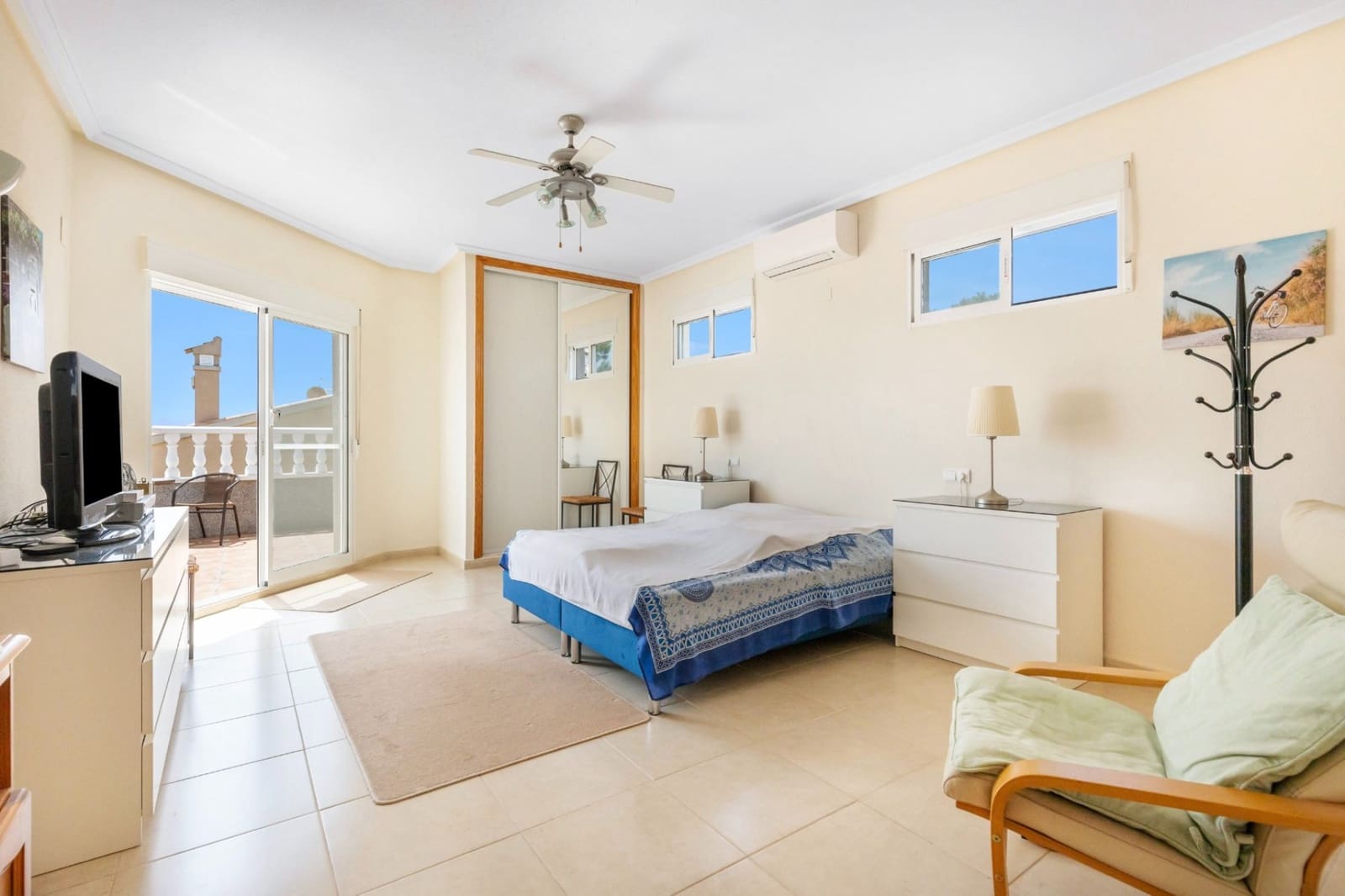 5 bedroom Villa for sale in San Fulgencio with pool garage - € 500,000 (Ref: 9453966)