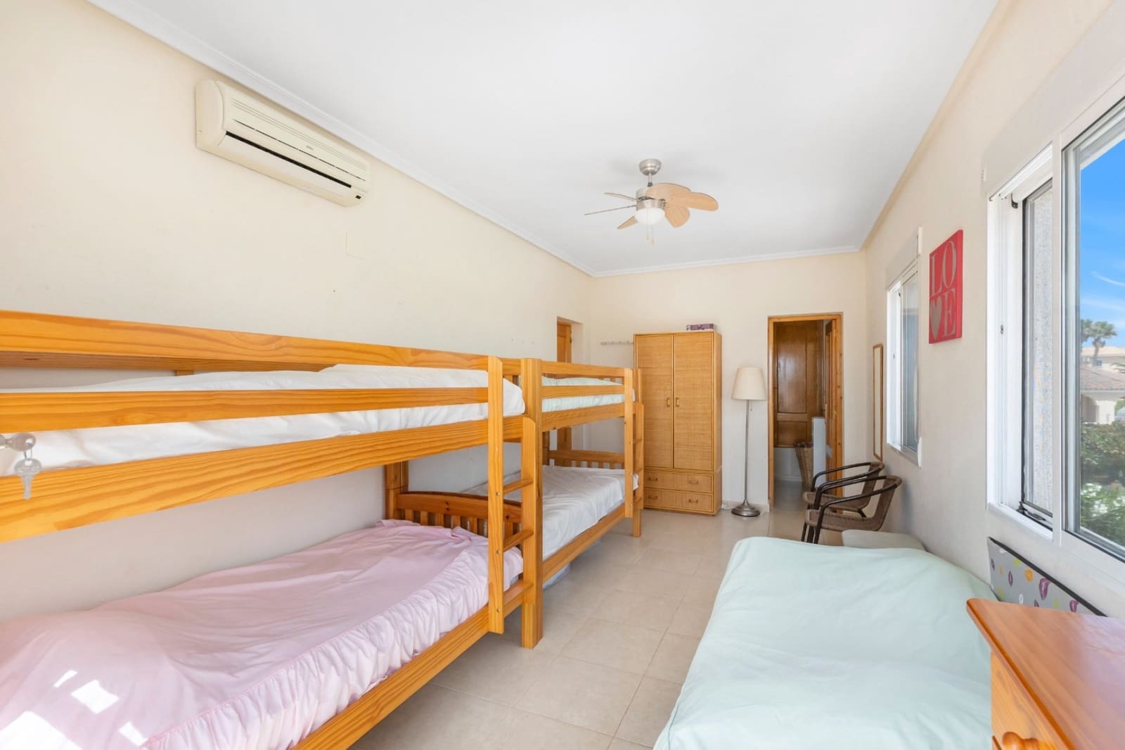 5 bedroom Villa for sale in San Fulgencio with pool garage - € 500,000 (Ref: 9453966)