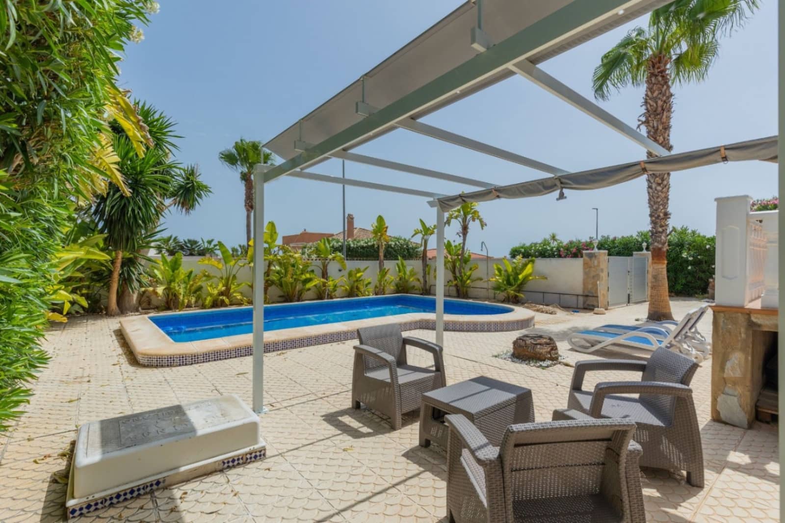 5 bedroom Villa for sale in San Fulgencio with pool garage - € 500,000 (Ref: 9453966)