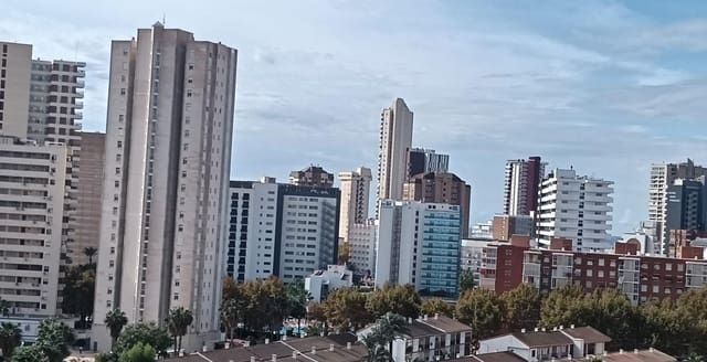 2 makuuhuone Huoneisto myytävänä paikassa Levante, Benidorm mukana uima-altaan 
autotalli - 205 000 € (Ref: 9454015)